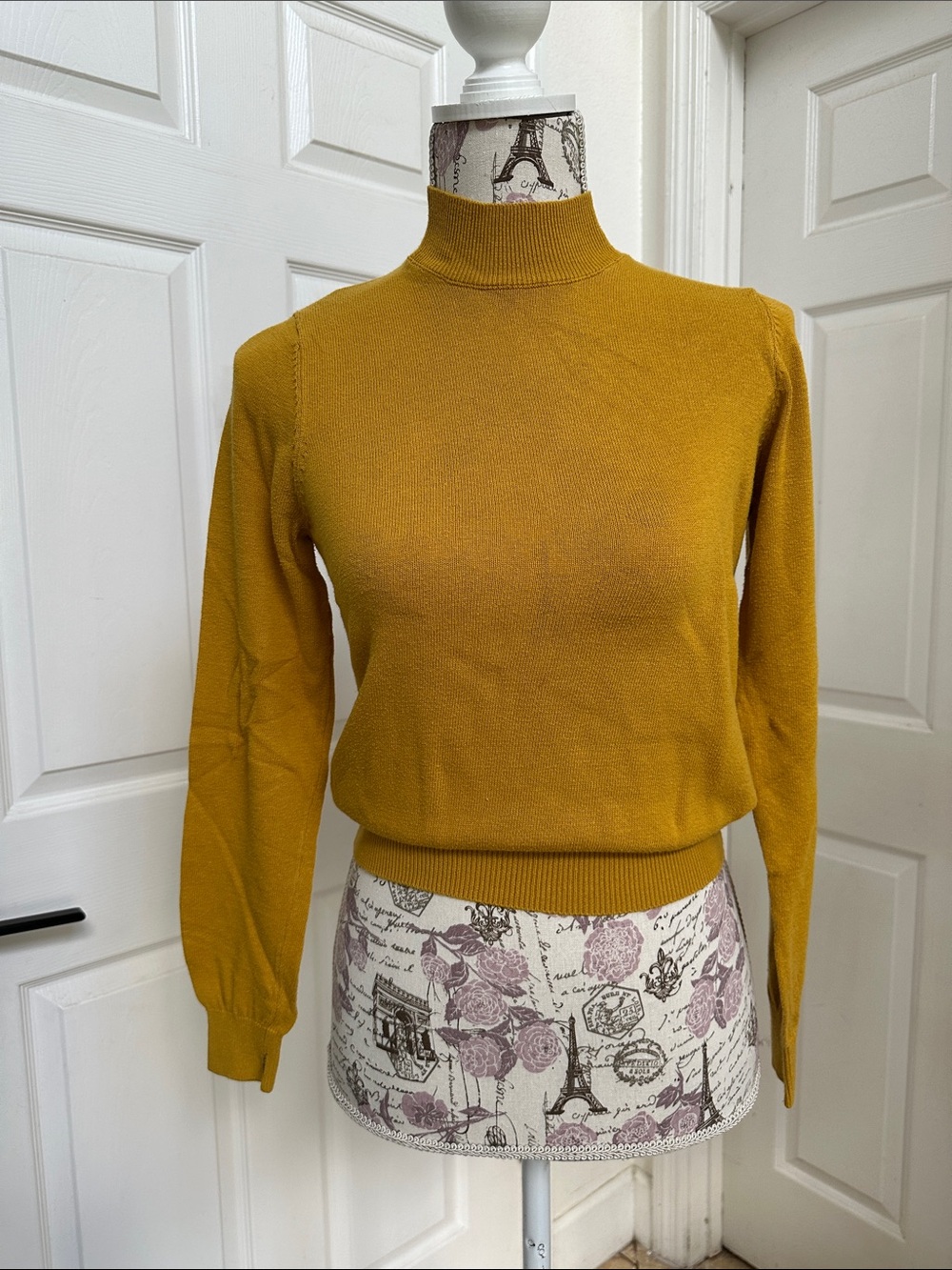 Forever21 Women’s Mustard Mock Neck Sweater Cotton-Acrylic Blend Size M